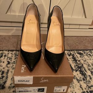 Christian Louboutin "Hot Chick" pump in patent leather Size 38.5